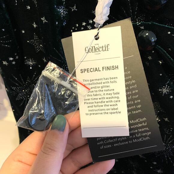 ModCloth x Collectif Twinkle, Twinkle Velvet Christmas Star Top in Green - Picture 9 of 10